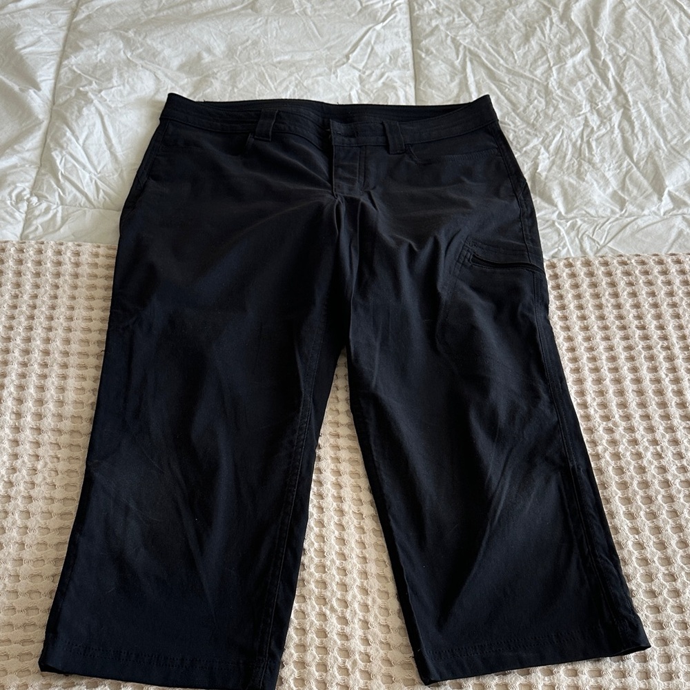 Eddie Bauer Black cropped Pants size 6